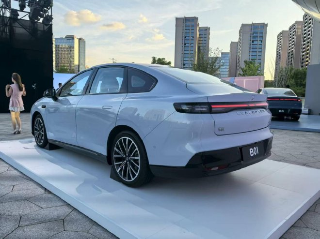 零跑B01正式上市起售价8.98万元