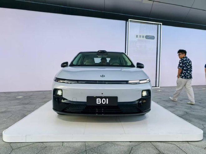 零跑B01正式上市起售价8.98万元