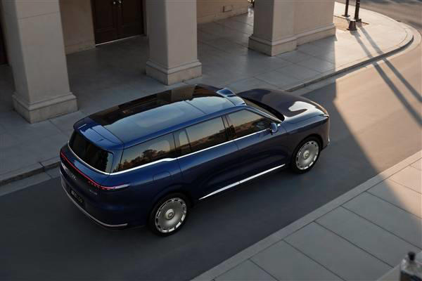 上汽智己LS9官图曝光，全尺寸SUV设计酷似凯雷德，增程动力配高阶智驾