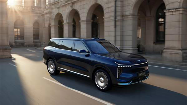 上汽智己LS9官图曝光，全尺寸SUV设计酷似凯雷德，增程动力配高阶智驾