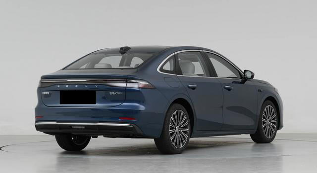 10万元以内的中型车，银河A7即将上市，入门纯电续航70km