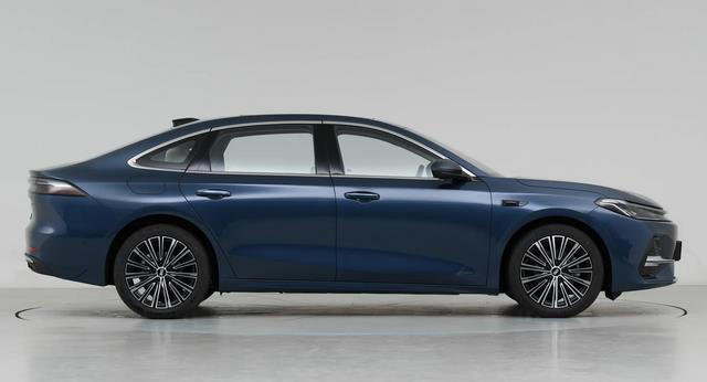 10万元以内的中型车，银河A7即将上市，入门纯电续航70km