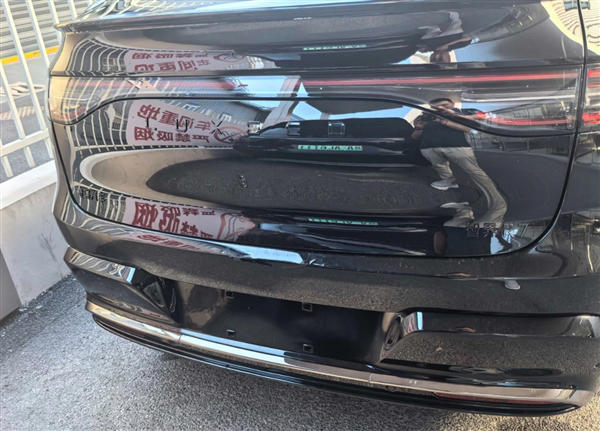 新款智界R7实车曝光，颜值大提升，智能驾驶硬件升级