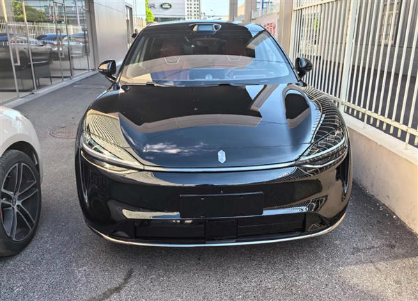 新款智界R7实车曝光，颜值大提升，智能驾驶硬件升级