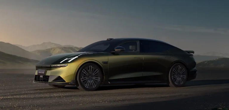 鎏光金车漆+电动尾翼3米轴距又一个国产混动王炸轿车