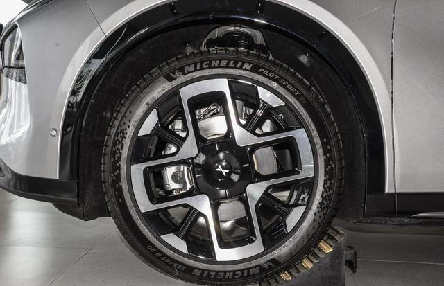 小鹏G7即将上市,车宽近2米,外观时尚,纯电续航里程超700km 小鹏G7即将上市,车宽近2米,外观时尚,纯电续航里程超700km