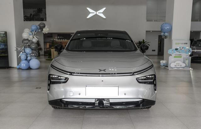 小鹏G7即将上市,车宽近2米,外观时尚,纯电续航里程超700km 小鹏G7即将上市,车宽近2米,外观时尚,纯电续航里程超700km