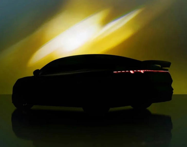 鎏光金车漆+电动尾翼3米轴距又一个国产混动王炸轿车