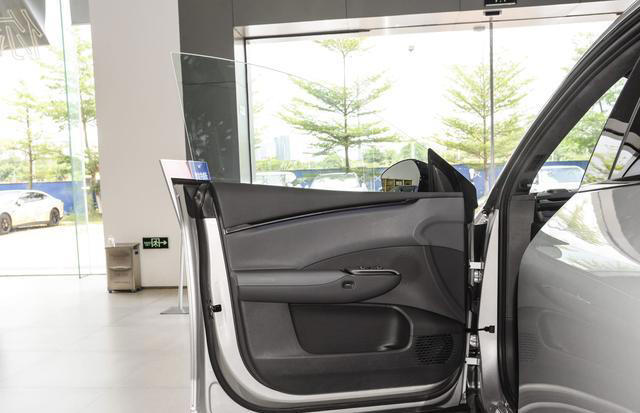 小鹏G7即将上市,车宽近2米,外观时尚,纯电续航里程超700km 小鹏G7即将上市,车宽近2米,外观时尚,纯电续航里程超700km