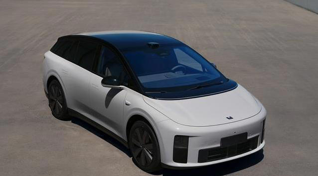 理想i6重磅亮相，10分钟充电500公里，能打败特斯拉吗？