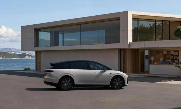 理想i6重磅亮相，10分钟充电500公里，能打败特斯拉吗？