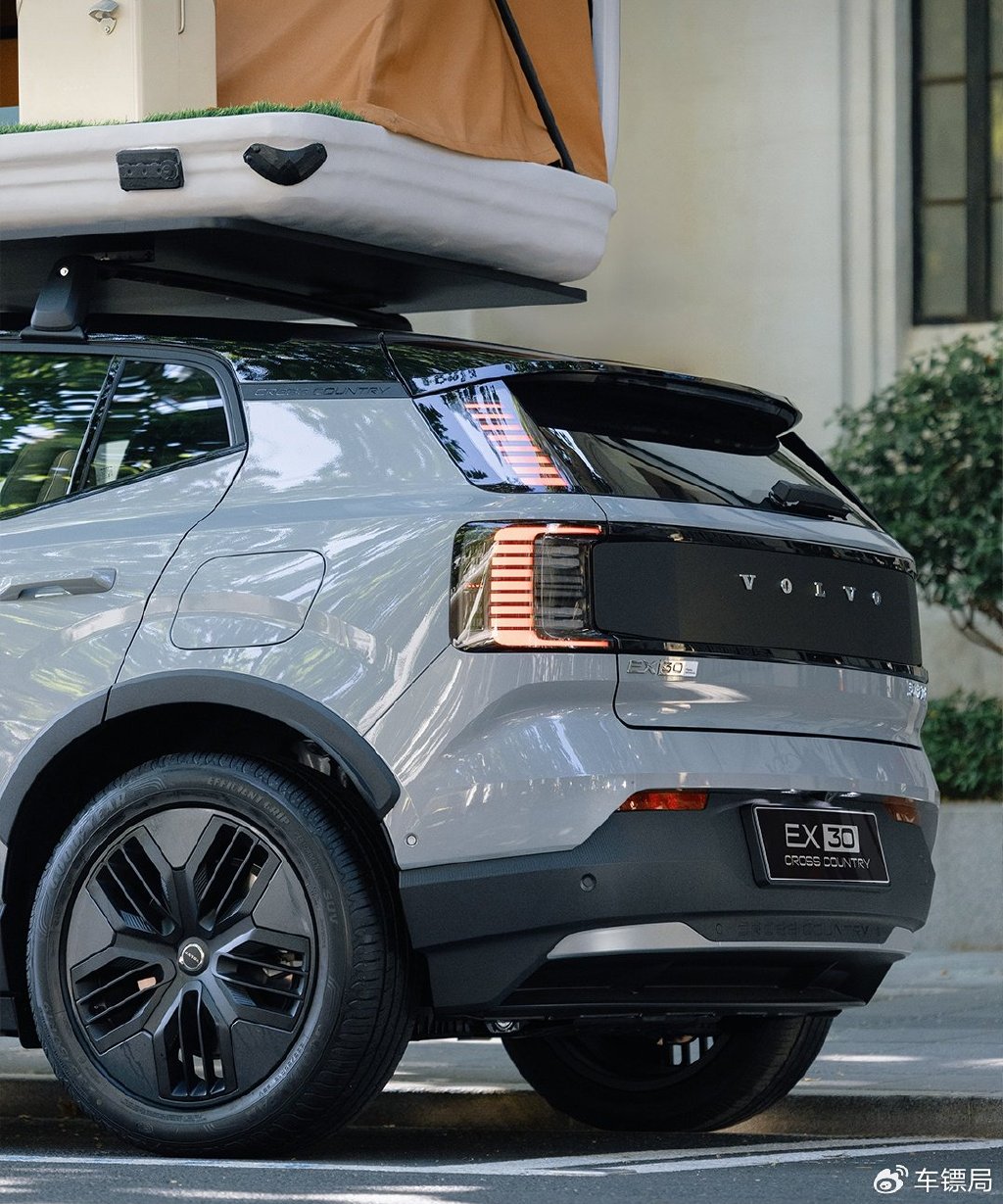 国产沃尔沃EX30CrossCountry官图，续航530公里