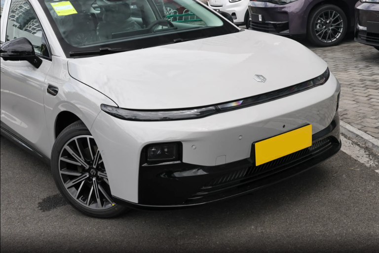 家用A级轿车，零跑B01和秦PLUSEV选谁更好？