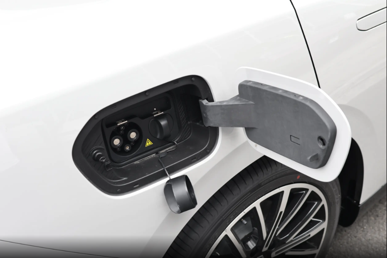 家用A级轿车，零跑B01和秦PLUSEV选谁更好？