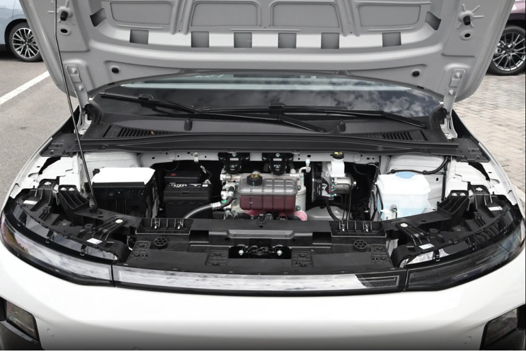 家用A级轿车，零跑B01和秦PLUSEV选谁更好？