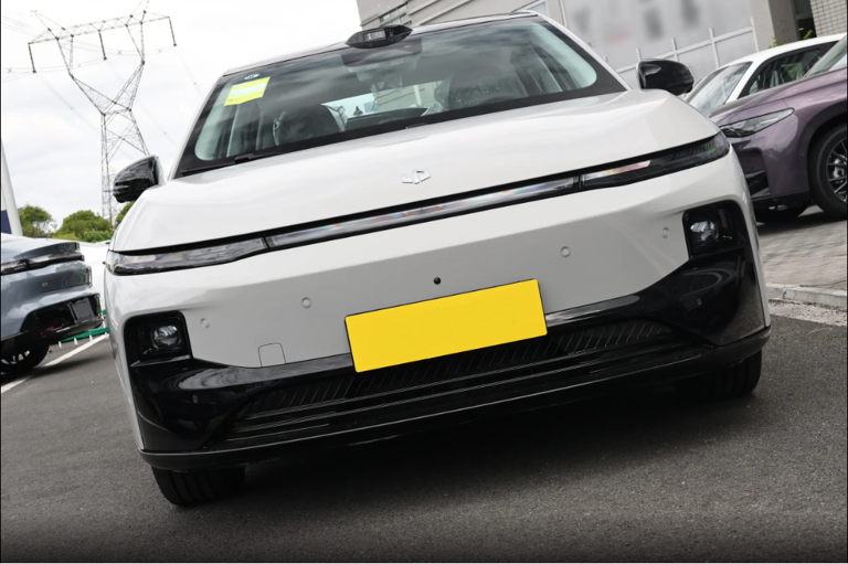 家用A级轿车，零跑B01和秦PLUSEV选谁更好？