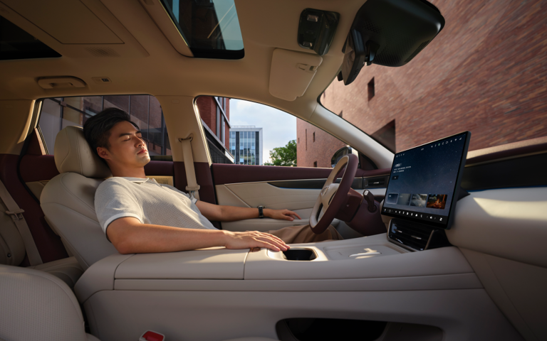 续航2000km+3C快充轴距2米815万级SUV市场变天了