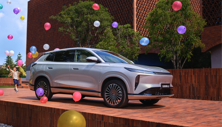 续航2000km+3C快充轴距2米815万级SUV市场变天了