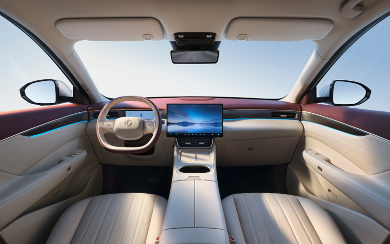 续航2000km+3C快充轴距2米815万级SUV市场变天了