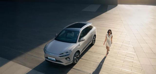 比亚迪“小唐L”上市，13万标配云辇C系统