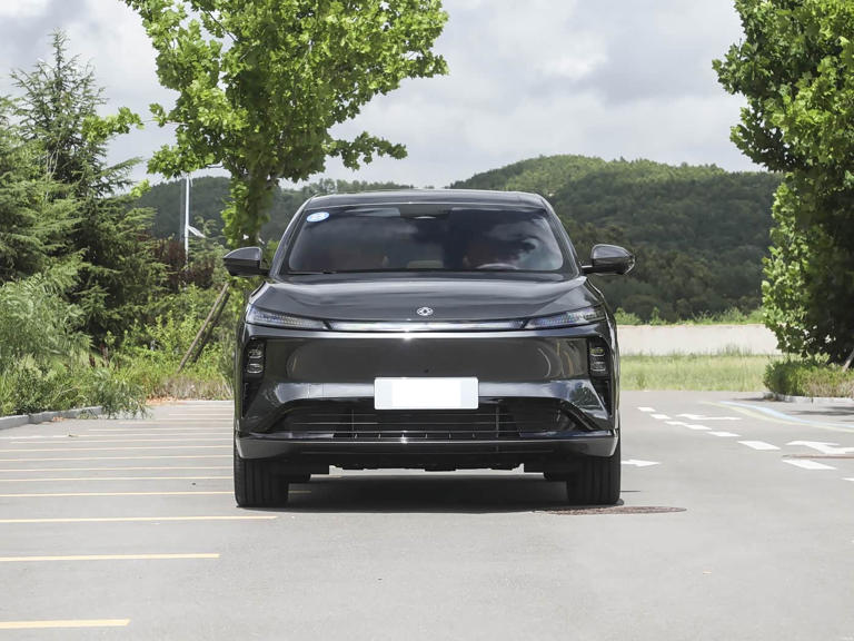 全新插混版理想L8亮相！预售不足13万，外观豪华续航185Km