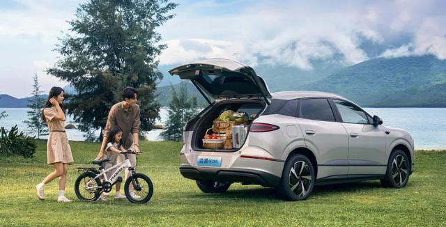 比亚迪“小唐L”上市，13万标配云辇C系统