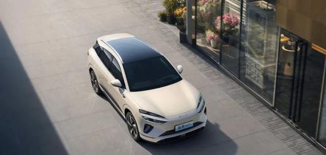 比亚迪“小唐L”上市，13万标配云辇C系统