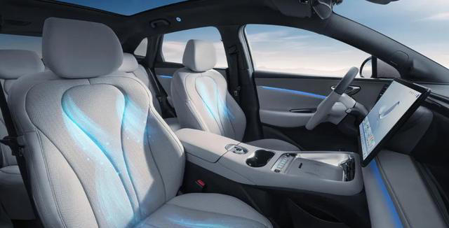 比亚迪“小唐L”上市，13万标配云辇C系统