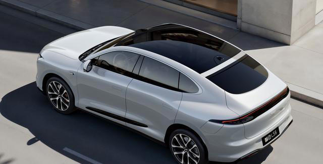 续航突破1500km智能全面升级新一代智己LS6限时预售价20.99万起