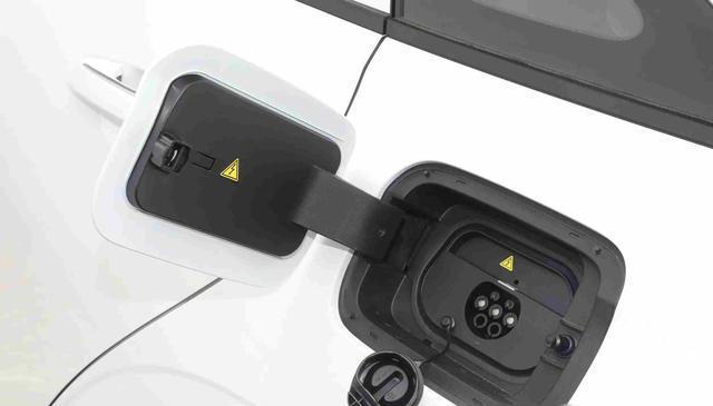 吉利银河L6，续航2000km，油耗0.95L，7.98万起硬刚比亚迪