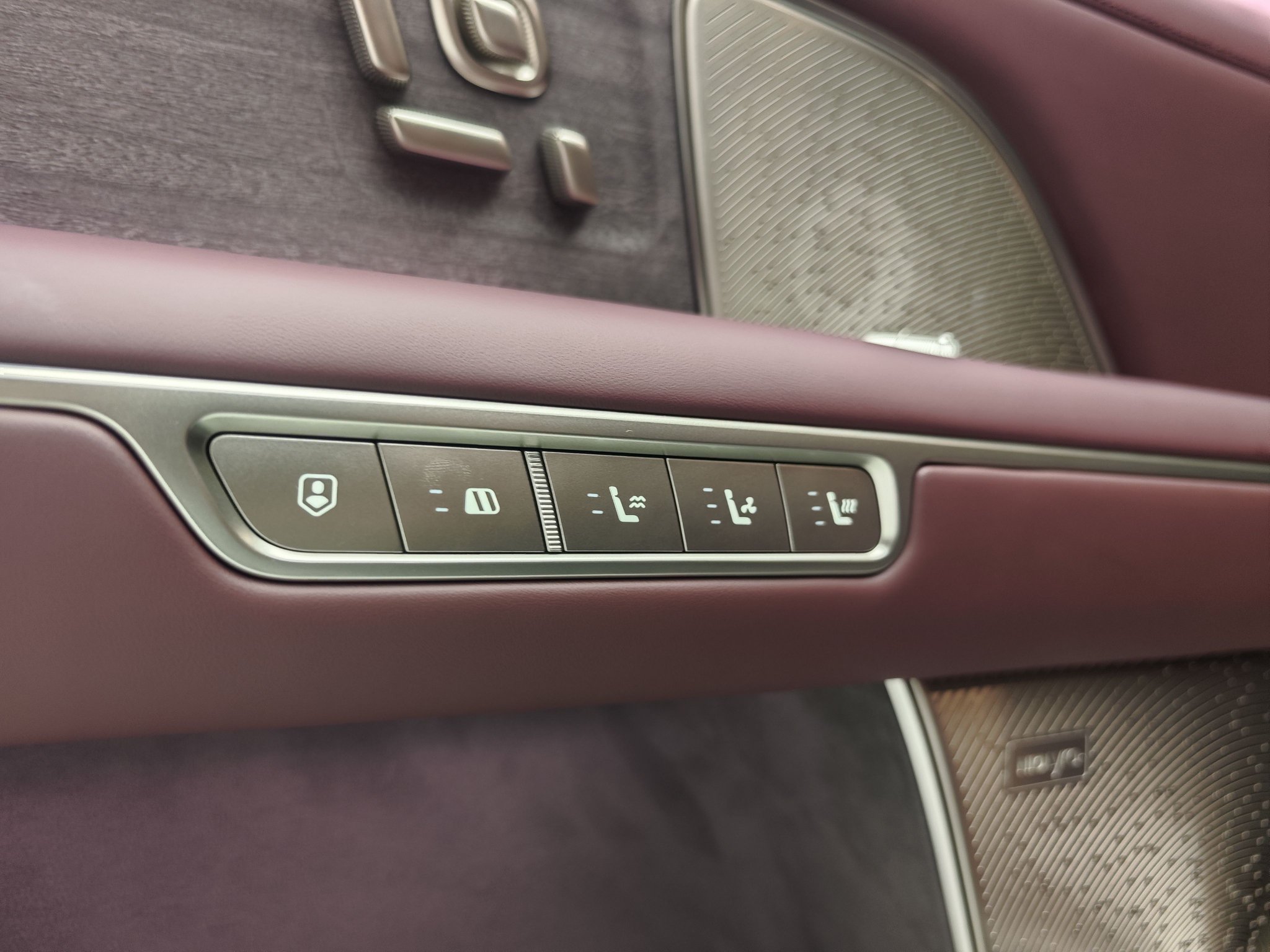 租电方案预售30.88万元起蔚来全新ES8正式开启预售