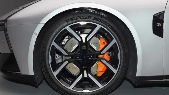 SU7遇到对手？续航820km破百3秒7，若卖25万能火吗