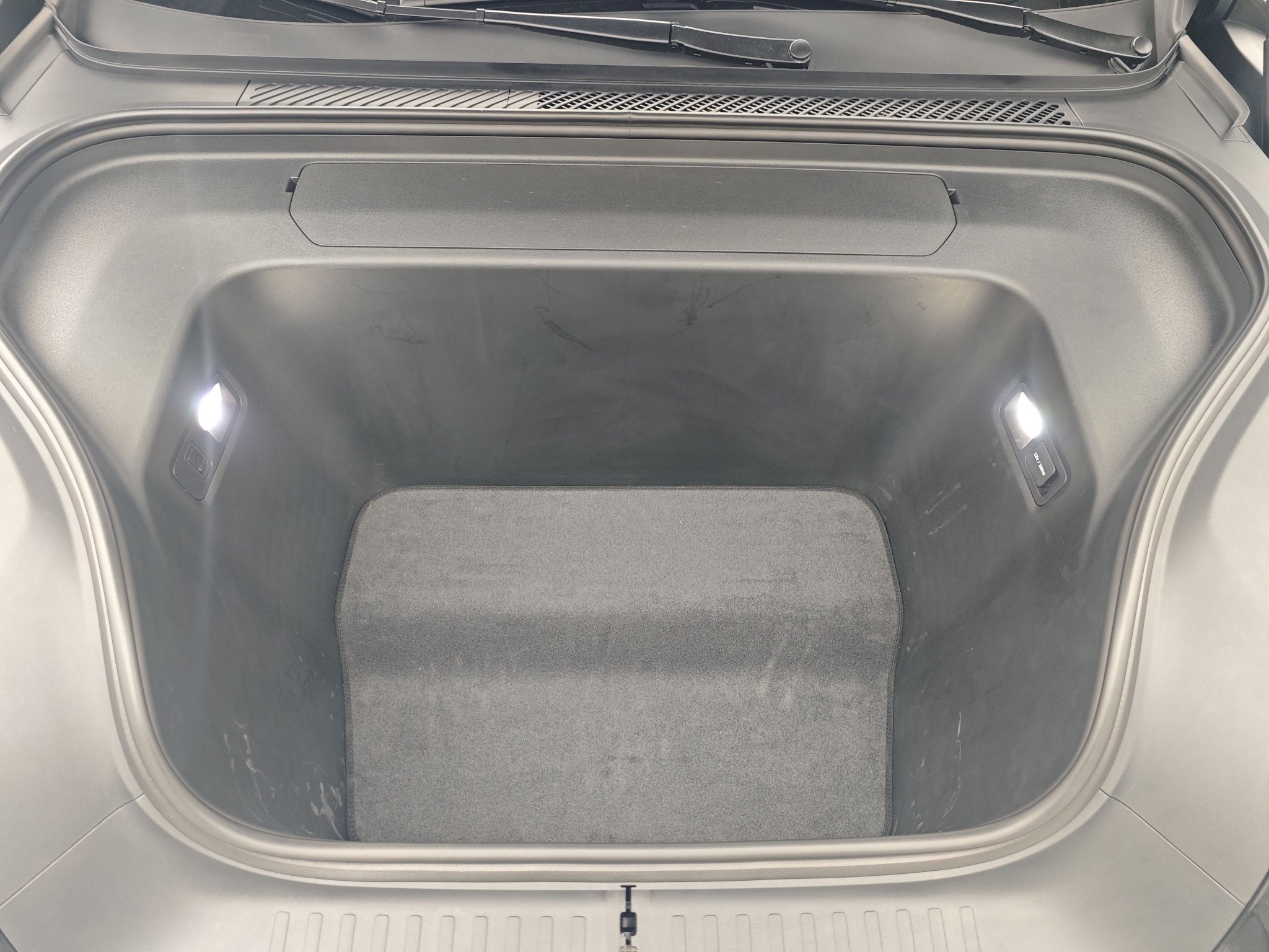 租电方案预售30.88万元起蔚来全新ES8正式开启预售