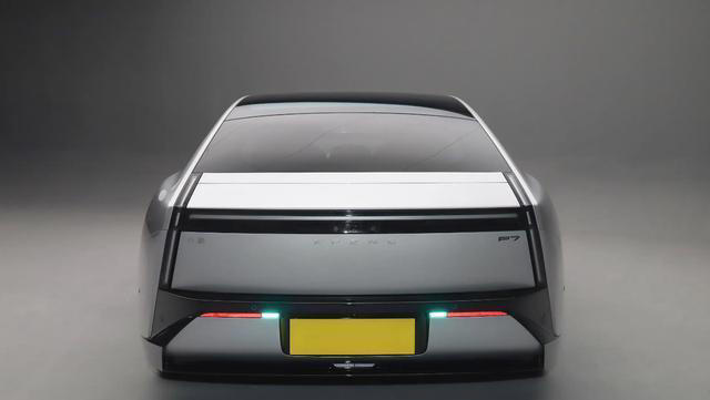 SU7遇到对手？续航820km破百3秒7，若卖25万能火吗