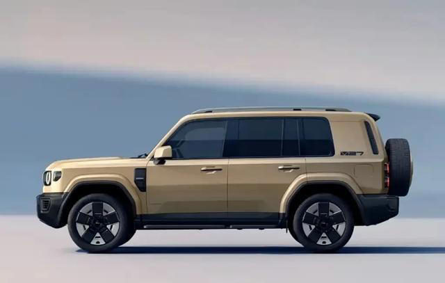 奇瑞王炸新车，硬刚路虎卫士，5米车长2米宽，增程纯电可选