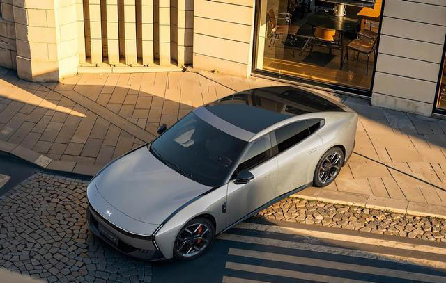 SU7遇到对手？续航820km破百3秒7，若卖25万能火吗