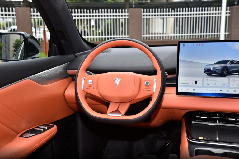 10-15万元选家用车，深蓝S05和银河E5谁更合适？