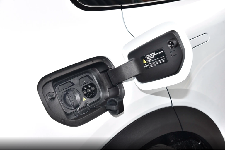 10-15万元选家用车，深蓝S05和银河E5谁更合适？