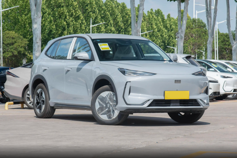 10-15万元选家用车，深蓝S05和银河E5谁更合适？