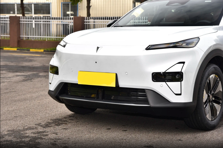 10-15万元选家用车，深蓝S05和银河E5谁更合适？