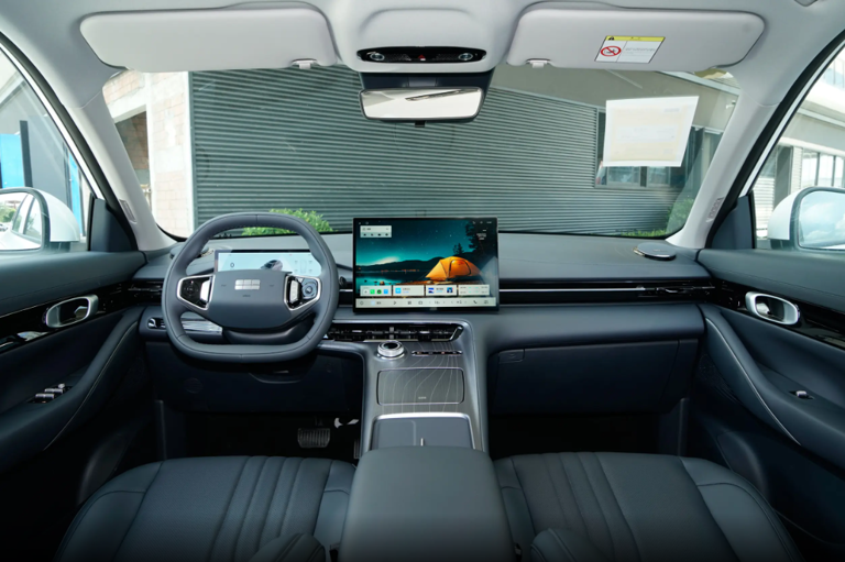 10-15万元选家用车，深蓝S05和银河E5谁更合适？