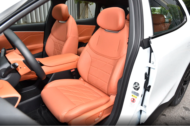 10-15万元选家用车，深蓝S05和银河E5谁更合适？