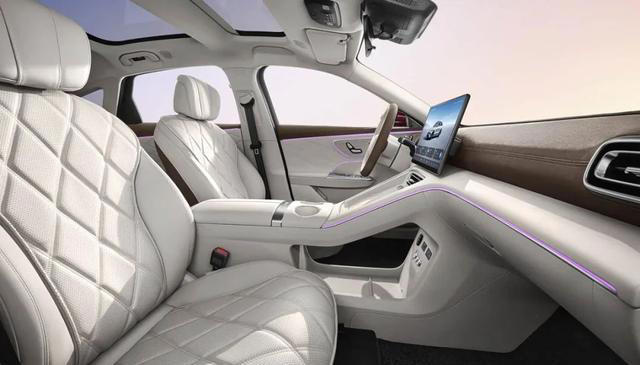 14万买3米轴距C级车，油耗不到5L，还带大沙发！