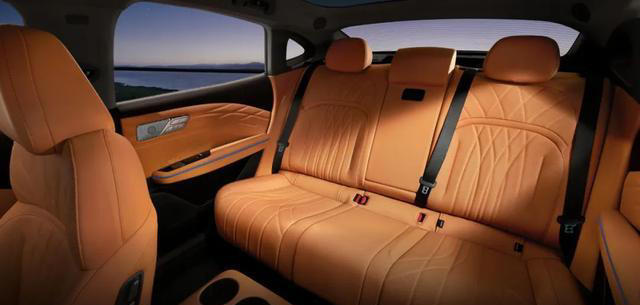 14万买3米轴距C级车，油耗不到5L，还带大沙发！