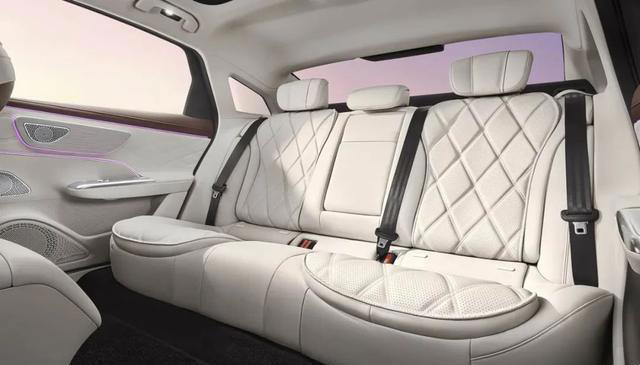 14万买3米轴距C级车，油耗不到5L，还带大沙发！