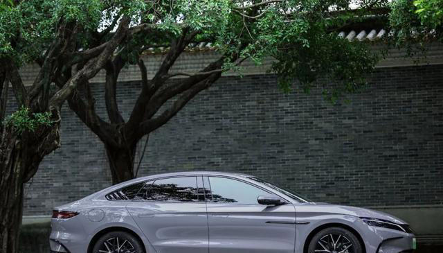 14万买3米轴距C级车，油耗不到5L，还带大沙发！