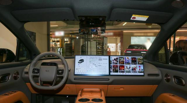 理想i8开启交付，配冷暖箱，续航扎实充电倍率高