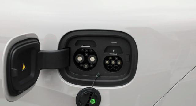 理想i8开启交付，配冷暖箱，续航扎实充电倍率高