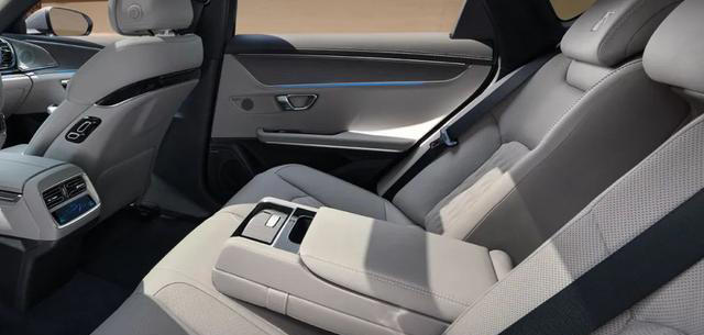 14万买3米轴距C级车，油耗不到5L，还带大沙发！