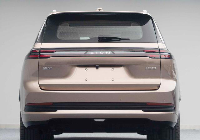 广汽埃安新款SUV实车曝光，全新设计风格，车长4685mm，两种动力